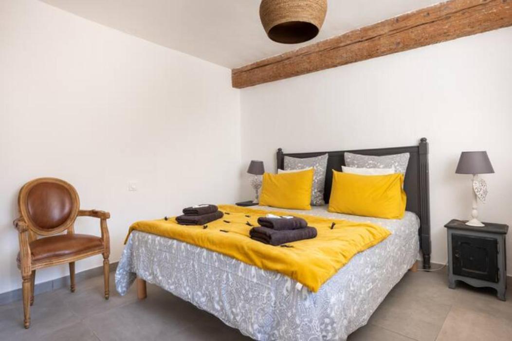 La Tour 1 Appartement Au Coeur Du Centre Ville LʼIsle-sur-la-Sorgue Dış mekan fotoğraf