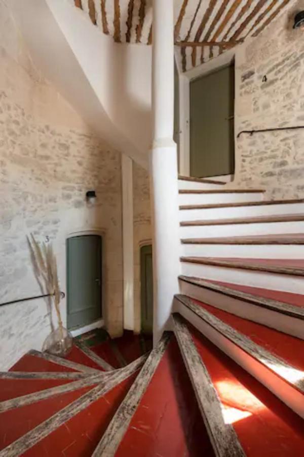 La Tour 1 Appartement Au Coeur Du Centre Ville LʼIsle-sur-la-Sorgue Dış mekan fotoğraf