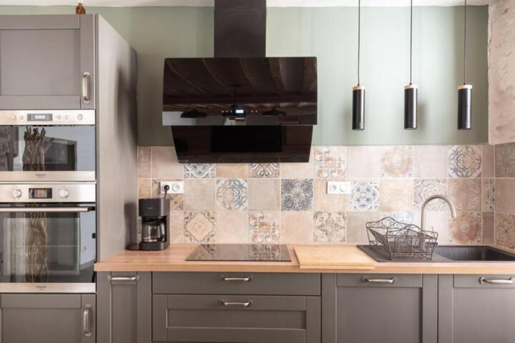 La Tour 1 Appartement Au Coeur Du Centre Ville LʼIsle-sur-la-Sorgue Dış mekan fotoğraf