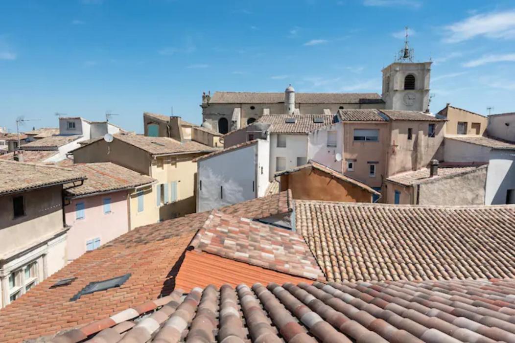 La Tour 1 Appartement Au Coeur Du Centre Ville LʼIsle-sur-la-Sorgue Dış mekan fotoğraf