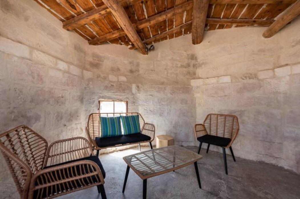 La Tour 1 Appartement Au Coeur Du Centre Ville LʼIsle-sur-la-Sorgue Dış mekan fotoğraf